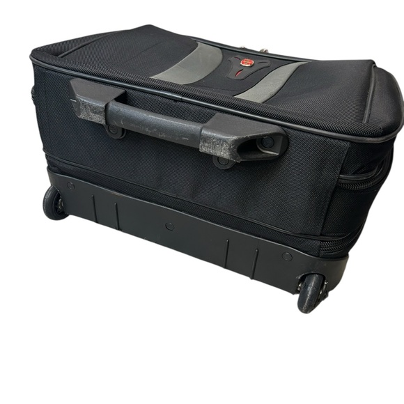 Swiss Gear Granada Business Gear Wheeled Suitcase Laptop Bag Carry On 17” Travel - Picture 6 of 16